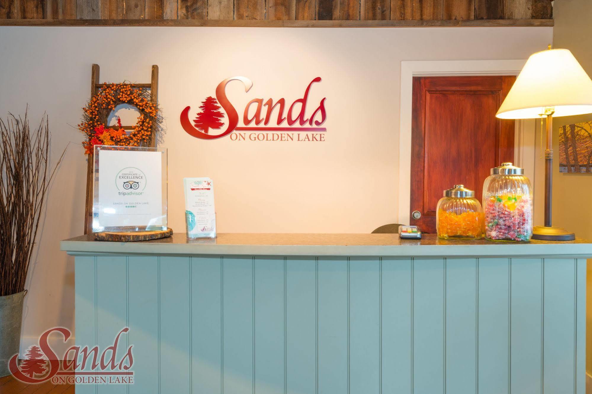 Sands On Golden Lake Екстер'єр фото